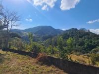 Terreno à venda com vista deslumbrante para as montanhas!