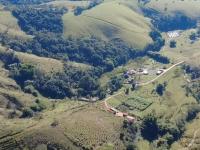 SÍTIO EM LINDÓIA – EXCELENTE LOCALIZAÇÃO E MUITA NATUREZA