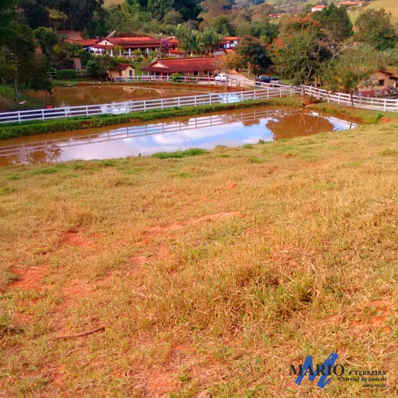 Chácara com Lago