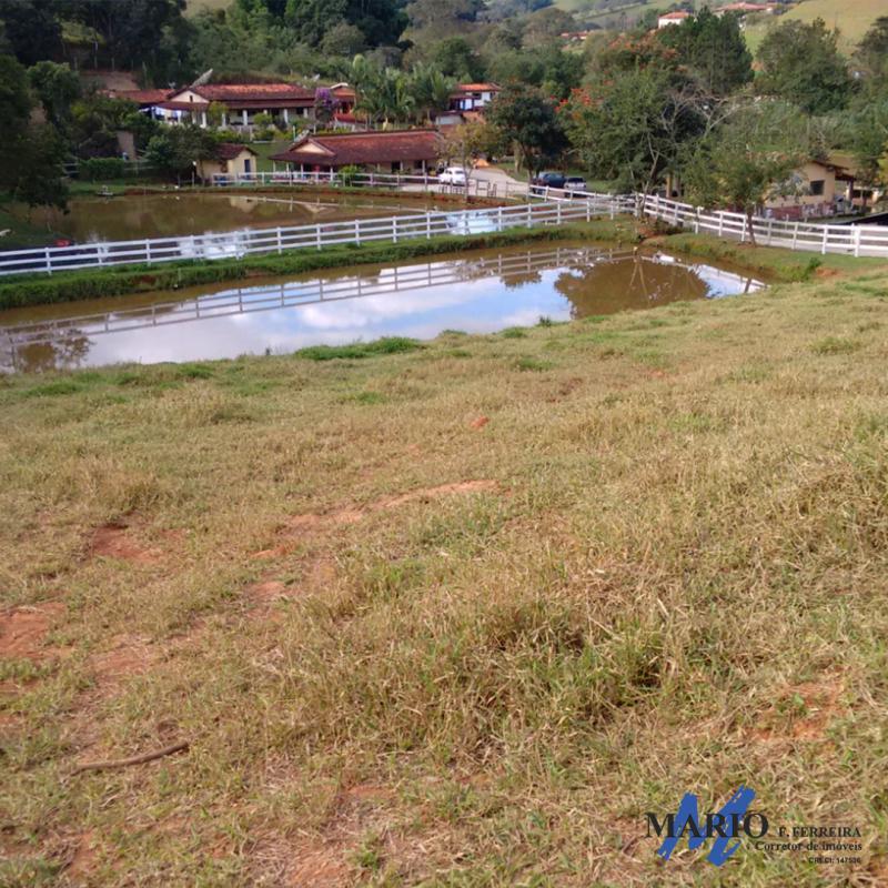 Chácara com Lago