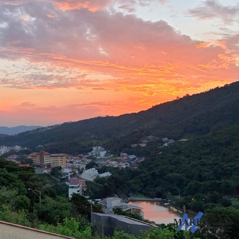 Caso de alto padrão com uma das mais lindas vistas da cidade