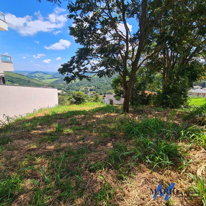 Lindo terreno em um bairro calmo e tranquilo com uma linda vista!