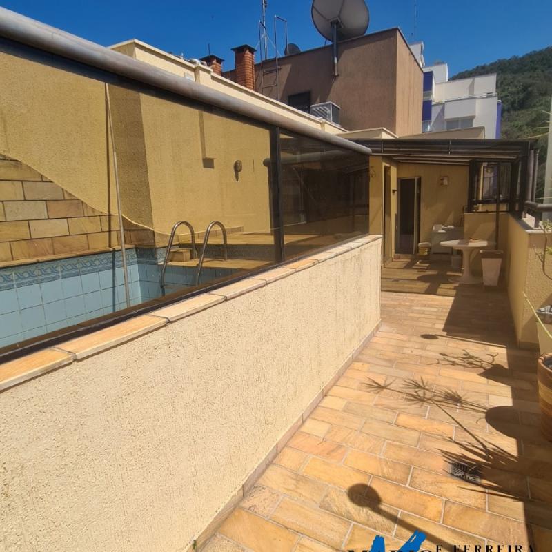 Cobertura com vista incrível para a cidade