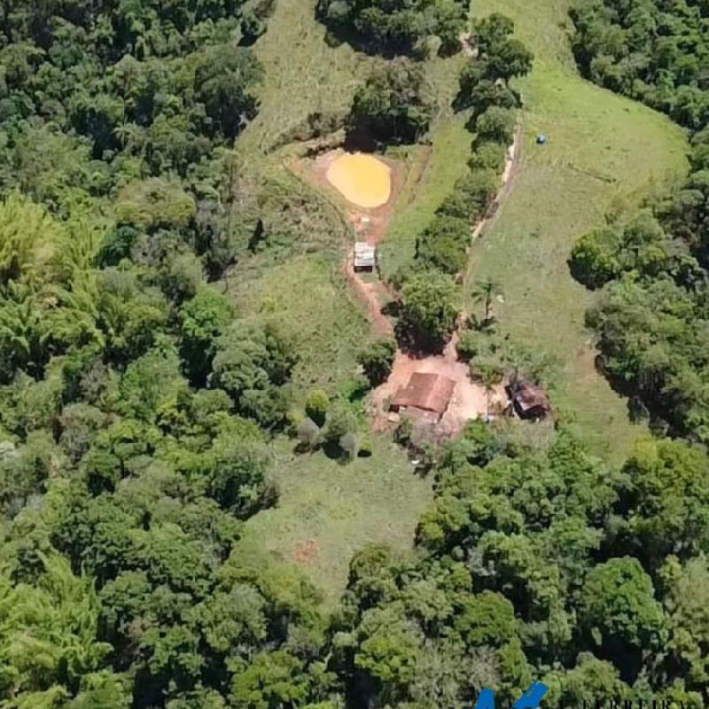 SÍTIO À VENDA – EXCELENTE LOCALIZAÇÃO