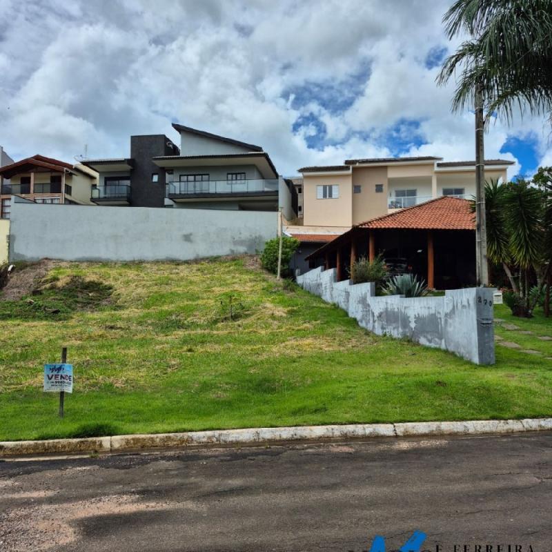 TERRENO À VENDA – CONDOMÍNIO FECHADO