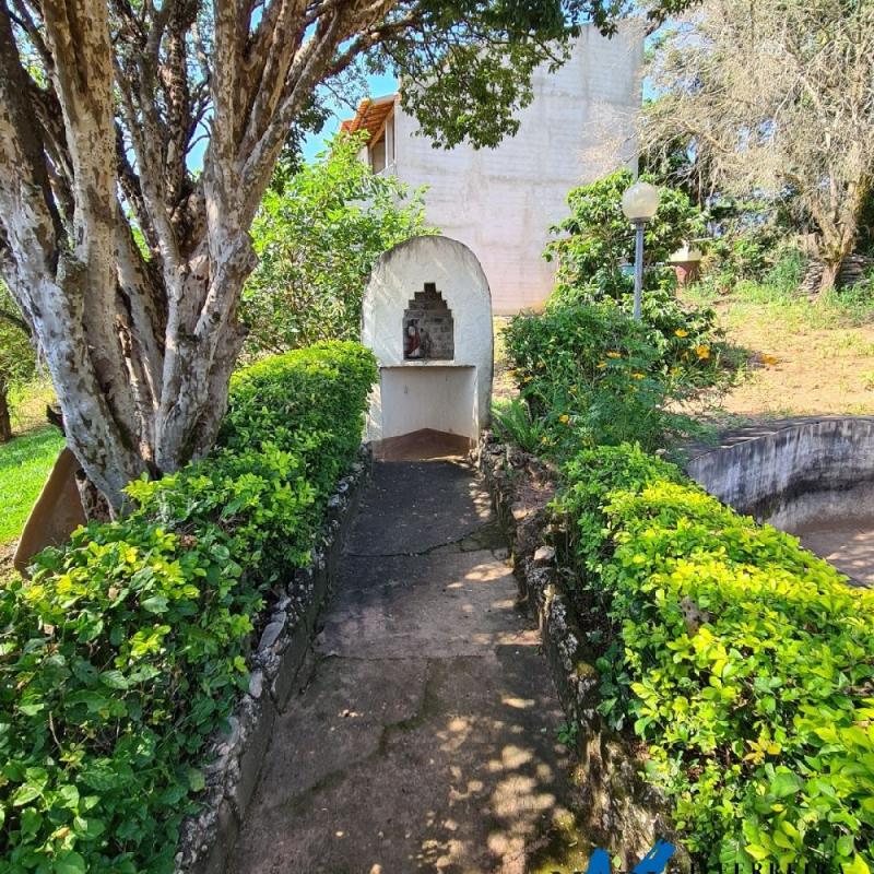 CHÁCARA COM VISTA PARA AS MONTANHAS