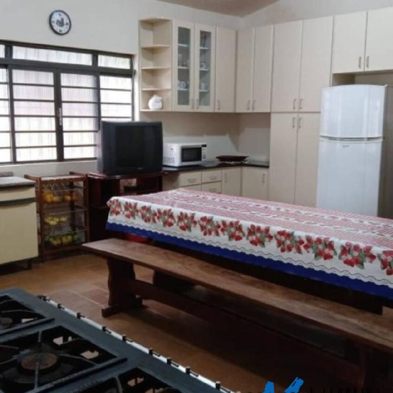 CHÁCARA COM VISTA PARA AS MONTANHAS