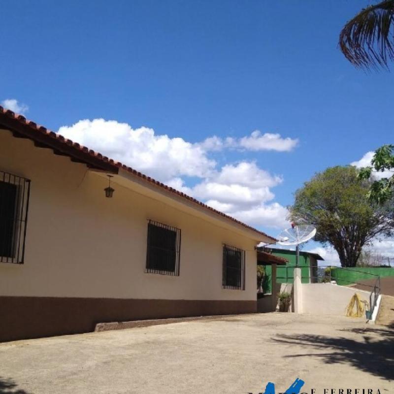 CHÁCARA COM VISTA PARA AS MONTANHAS