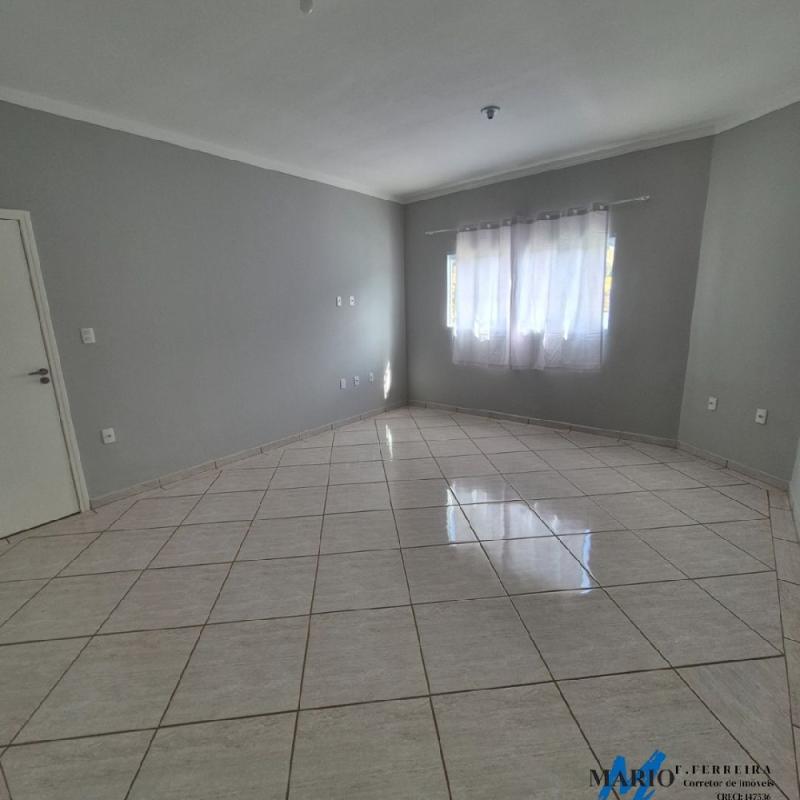  RESIDÊNCIA COM ÓTIMA LOCALIZAÇÃO