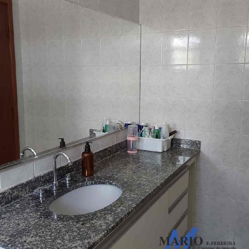 RESIDÊNCIA EM BAIRRO CALMO E TRANQUILO