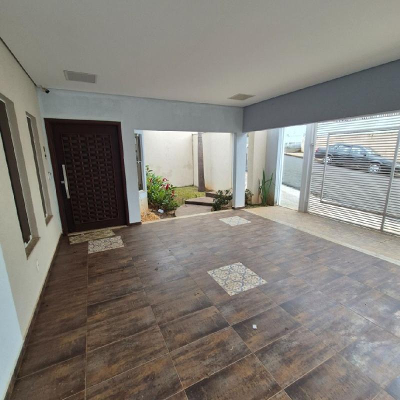 LINDA RESIDÊNCIA COM EXCELENTE LOCALIZAÇÃO