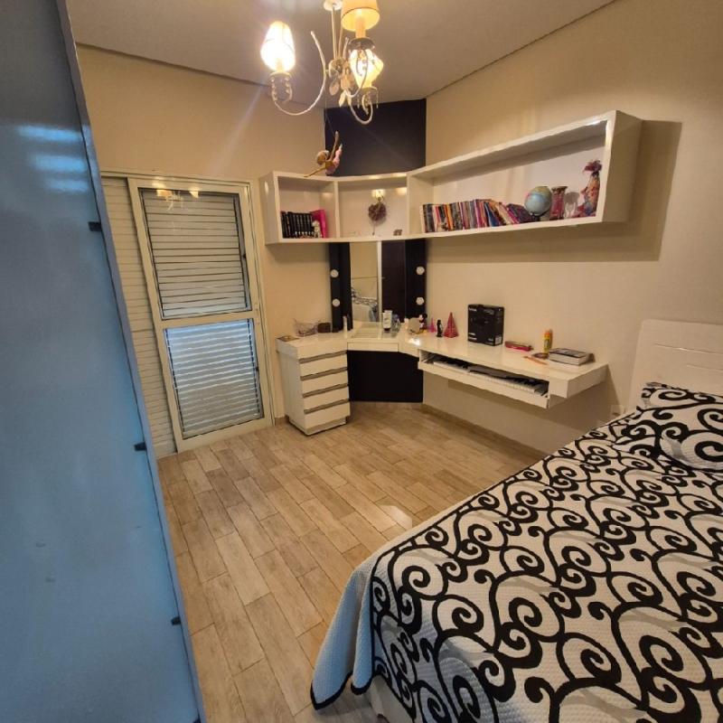 LINDA RESIDÊNCIA COM EXCELENTE LOCALIZAÇÃO