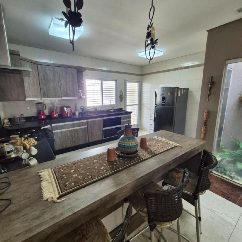 LINDA RESIDÊNCIA COM EXCELENTE LOCALIZAÇÃO
