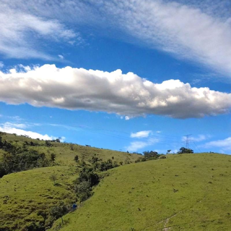 LINDO SÍTIO EM REGIÃO VALORIZADA E DE GRANDE POTENCIAL